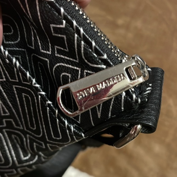 $20 (𝙇𝘼𝙎𝙏 𝘾𝙃𝘼𝙉𝘾𝙀)NWOT:Steve Madden Black Crossbody Bag - Picture 8 of 9